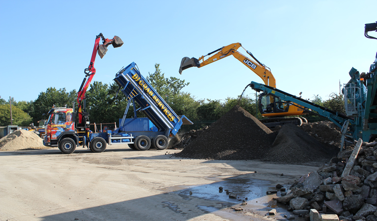 Muck away lorry hire for Surrey Sussex and London